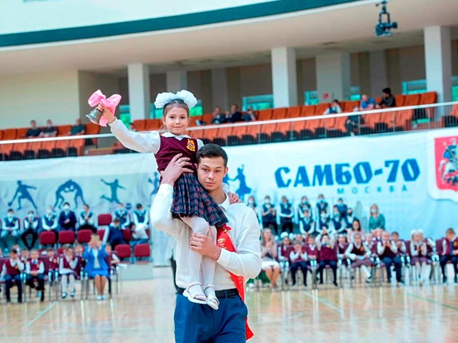 Последний звонок 45-го выпуска школы «Самбо-70» в год её 50-летнего юбилея
