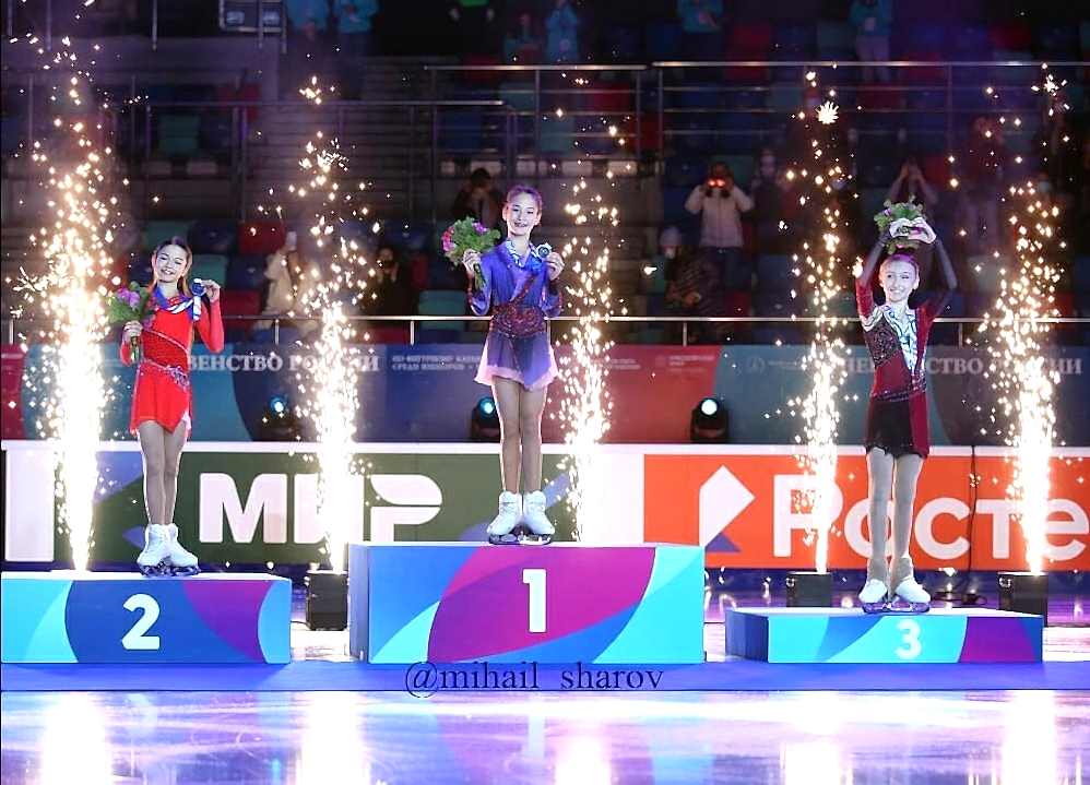 На Первенстве Казахстана по фигурному катанию в Красноярске «золото» и «серебро» завоевали воспитанницы «Самбо-70»