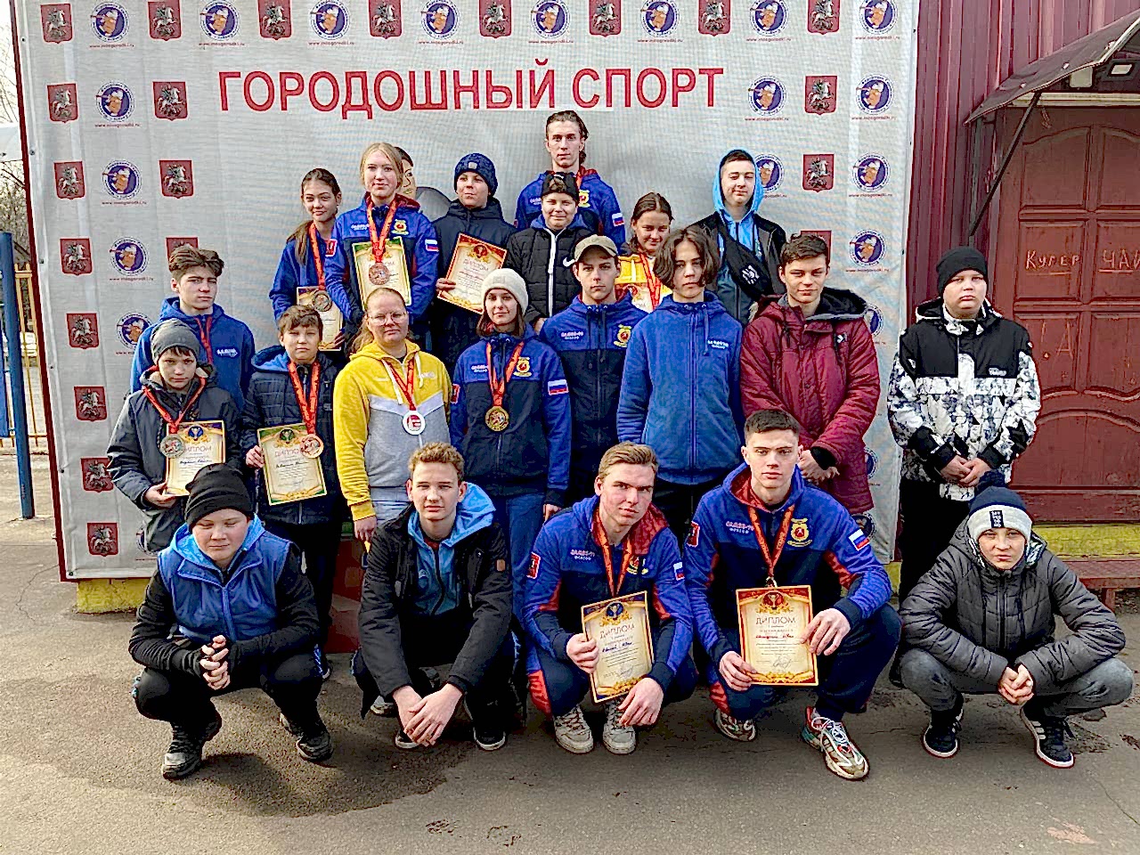 Первенство «ЦСиО «Самбо-70» Москомспорта по городошному спорту среди мальчиков, девочек, юношей и девушек состоялось 2 и 9 апреля.