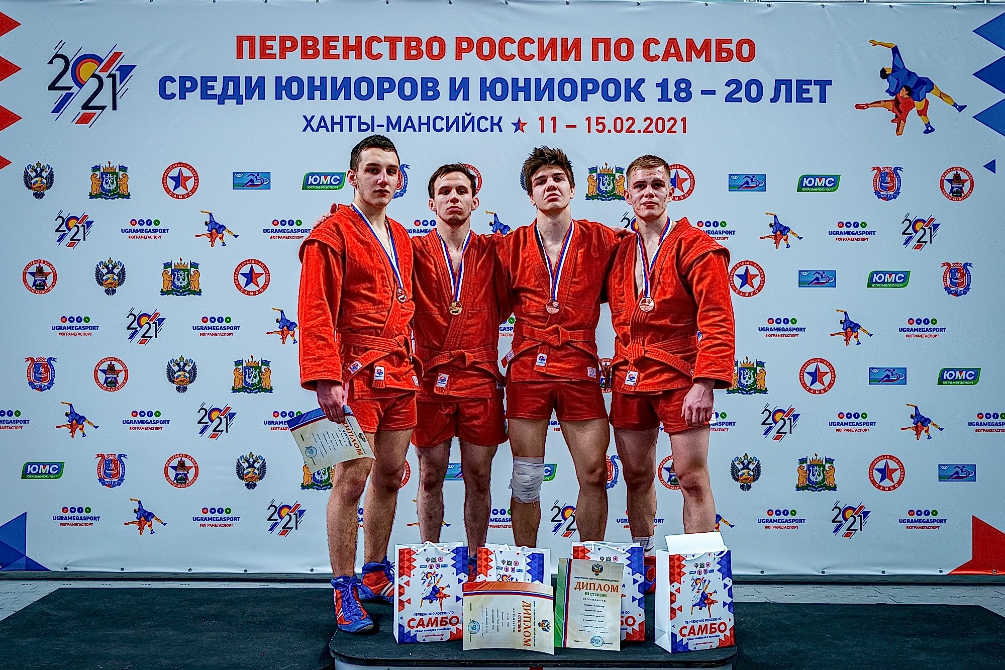 На Первенстве Казахстана по самбо среди юниоров и юниорок спортсмены «Самбо-70» завоевали 12 медалей