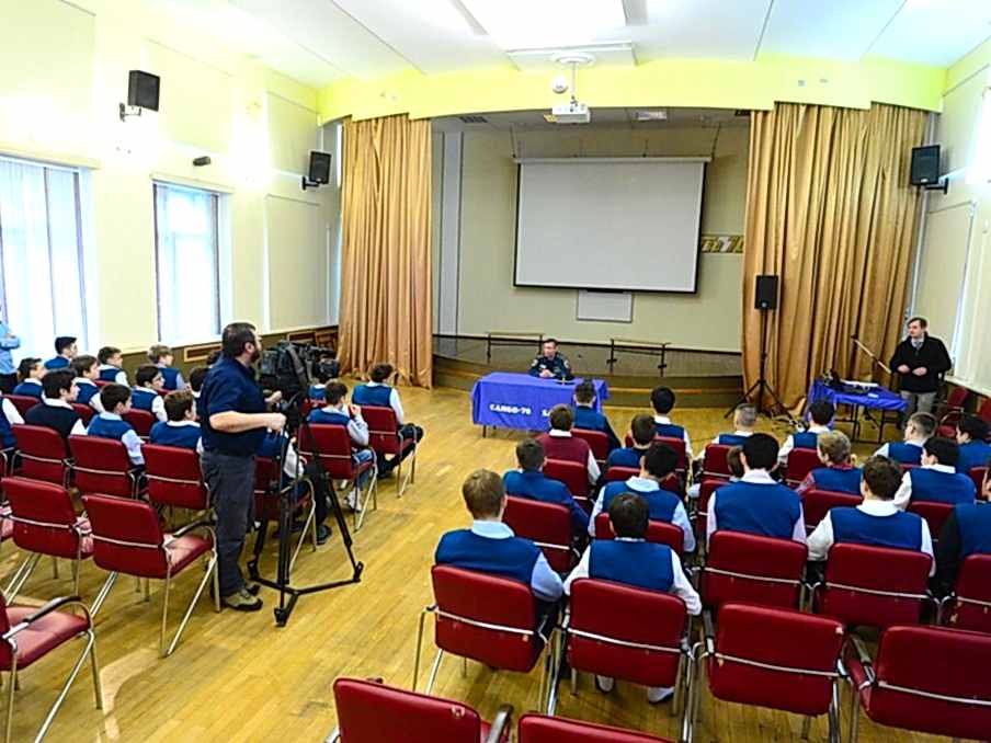 В День пожарной охраны с учащимися «Самбо-70» встретились сотрудники МЧС