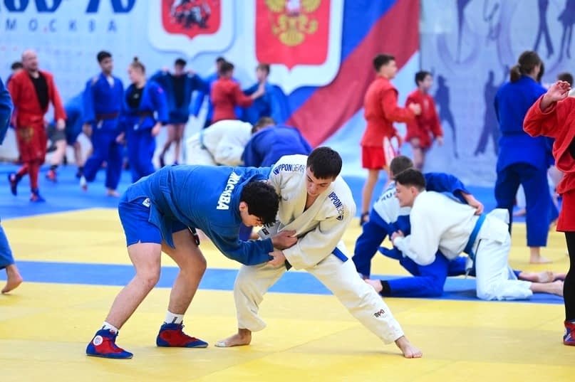 Спортивный праздник «Начни год с дзюдо и самбо» для юношей и девушек прошел в «Самбо-70» с 6 по 9 января.