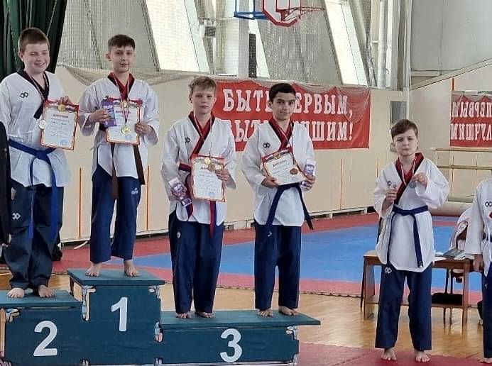 Турнир по тхэквондо ВТФ (пхумсэ) юношей и девушек, юниоров и юниорок 10-17 лет прошел в Алматы